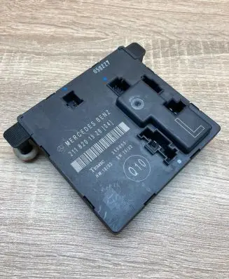 Mercedes-Benz E W211 Door control unit/module 2118201526 356805 Q10