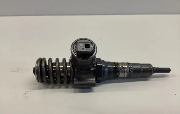 Volkswagen Golf V Fuel injector 03G130073G
