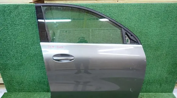 Mercedes-Benz GLA H247 Front door