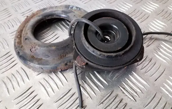 Ford Focus Front upper strut mount 98AG3K099AB