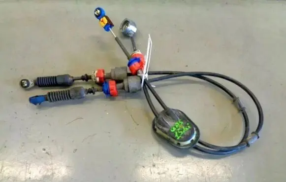 Nissan Qashqai+2 Gear shift cable linkage
