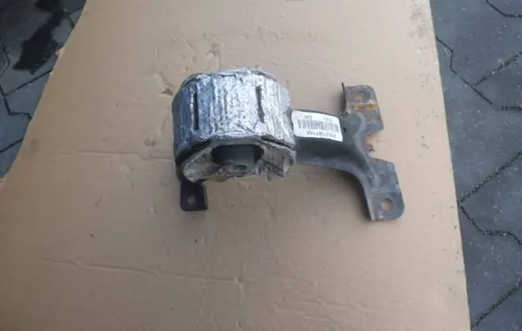 Chrysler Town & Country V Engine mount bracket P05273893AF 3343