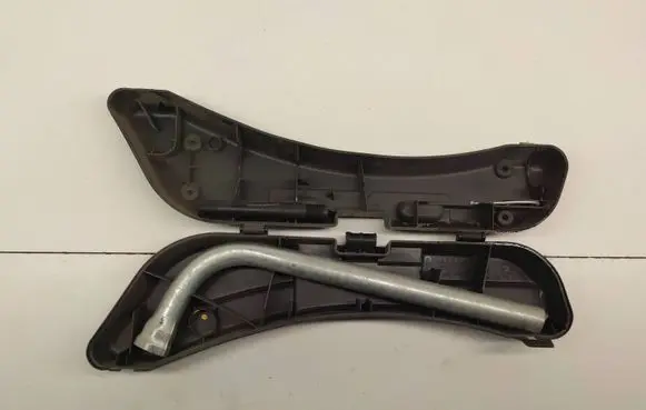 Audi A4 S4 B7 8E 8H Tool box 8E0012111A