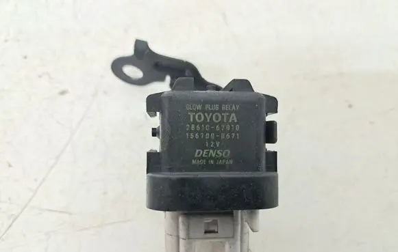 Toyota Avensis T270 Glow plug pre-heat relay 2861067010