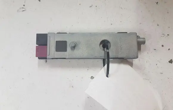 Mercedes-Benz C W204 Aerial antenna amplifier 2048205589