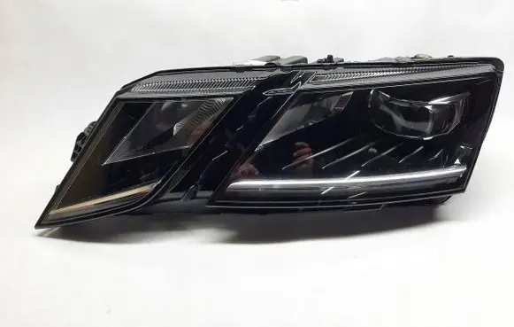 Skoda Octavia Mk4 Headlight/headlamp