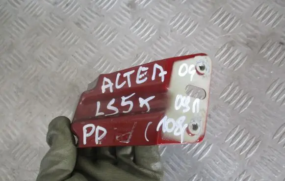 Seat Altea Fender mounting bracket