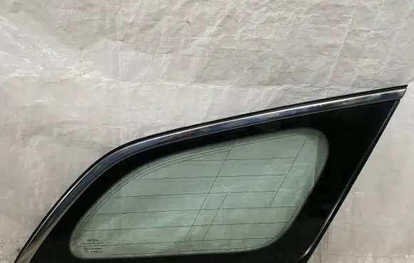 Toyota Avensis T270 Rear side window A6271005080