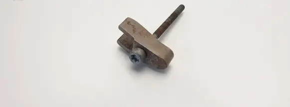 Mercedes-Benz CLK A209 C209 Fuel Injector clamp holder