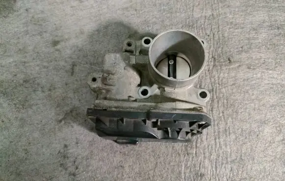 Renault Clio III Throttle body valve 8200568712C 01091 7K13