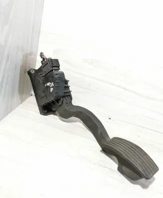 Opel Corsa E Accelerator throttle pedal 13305804 B720