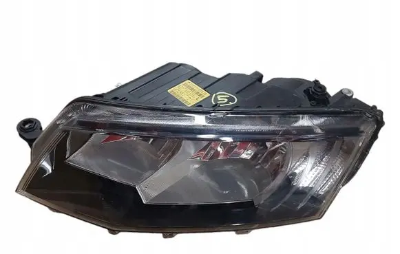 Skoda Octavia Mk4 Headlight/headlamp 5E1941015