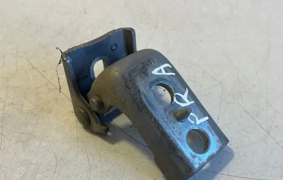 Opel Vivaro Front door lower hinge