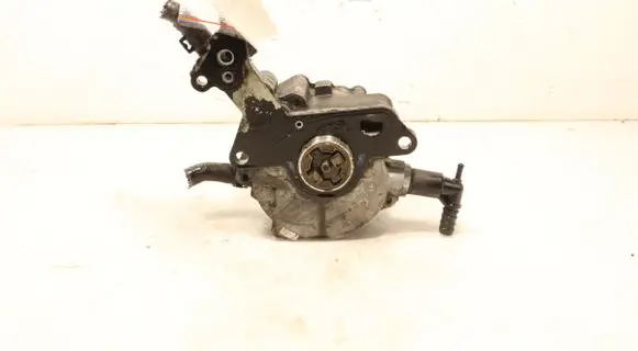 Volkswagen Touran I Vacuum pump 038145209M