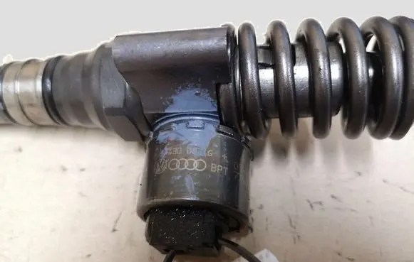 Audi A4 S4 B7 8E 8H Fuel injector 03G130073G