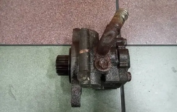 Toyota Hilux (AN10, AN20, AN30) Power steering pump 0000