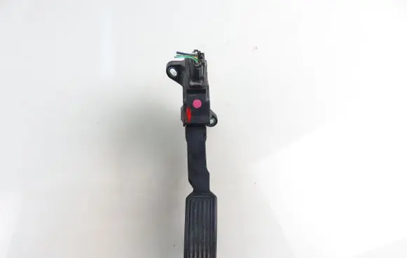 Toyota Avensis T270 Accelerator throttle pedal 7811005040