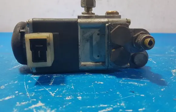 Volvo 960 Valve vacuum 