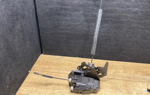 Land Rover Range Rover Sport L494 Front door lock 