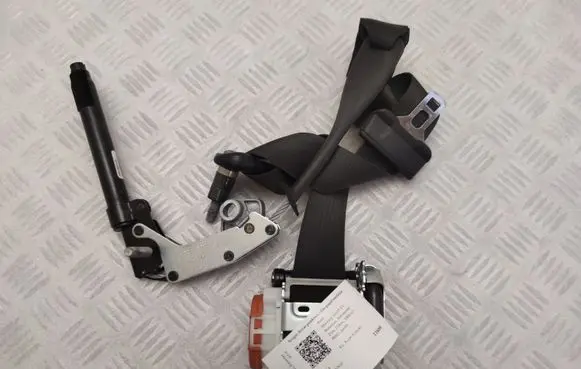 Ford Mustang VI Front seatbelt FR3B63612D64