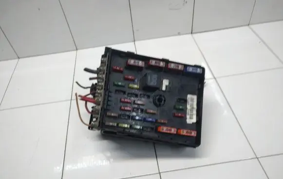 Volkswagen PASSAT B6 Fuse box set 3C0937125 63592777