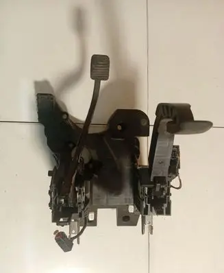 Opel Meriva B Clutch pedal 13362473