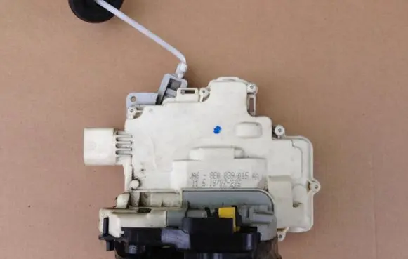 Audi A4 S4 B7 8E 8H Rear door lock 8E0839015AA