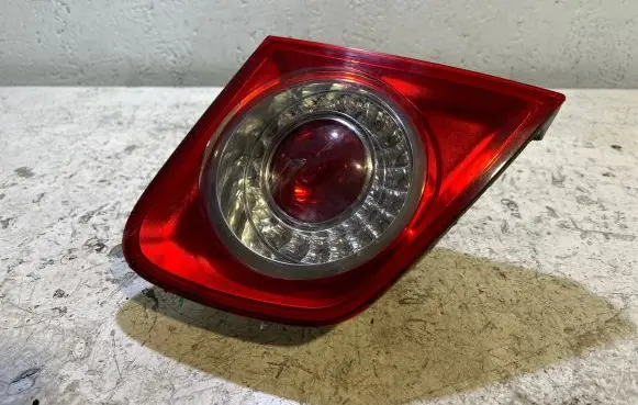 Volkswagen Jetta V Tailgate rear/tail lights 1K5945093