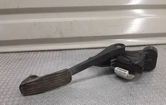 Volvo XC90 Accelerator throttle pedal 8634697