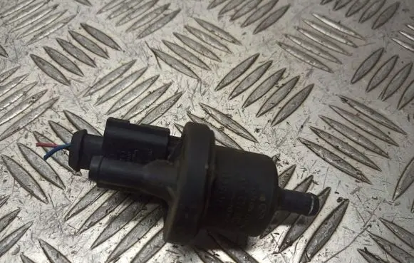 Volkswagen Polo IV 9N3 Valve vacuum 6Q0906517