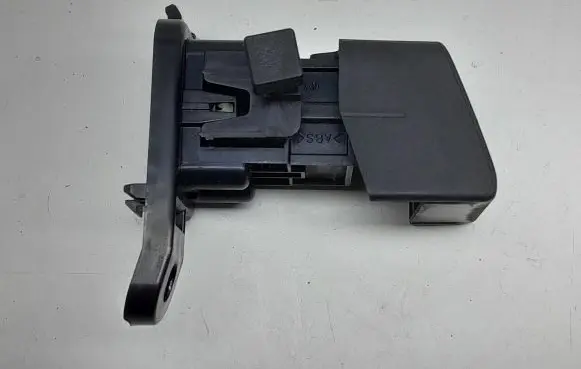Toyota Prius (XW30) Glove box opening button 