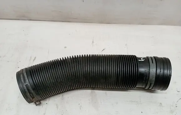 Skoda Octavia Mk2 (1Z) Turbo air intake inlet pipe/hose 1J0129684J