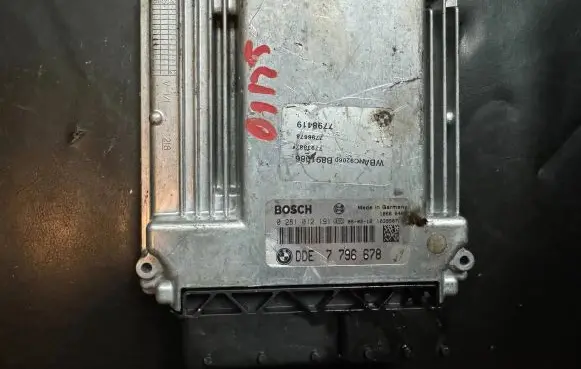 BMW 5 E60 E61 Engine control unit/module 7796678 0281012191