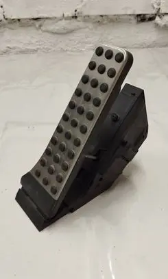 Mercedes-Benz C W205 Accelerator throttle pedal A2053000104