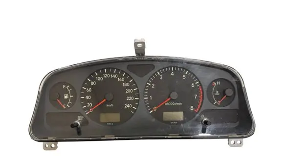 Toyota Avensis T220 Speedometer (instrument cluster) 8380005230