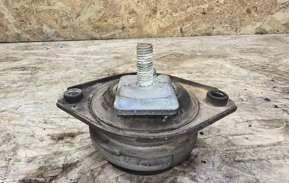 Engine mount bracket