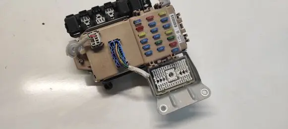 Subaru Legacy Fuse module 302028