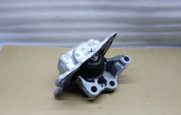 Volvo XC60 Engine mount bracket 31480549