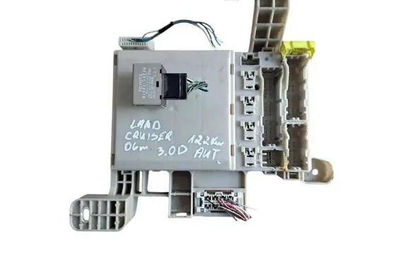 Toyota Land Cruiser (J100) Fuse module