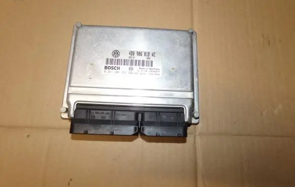 Volkswagen PASSAT B5 Engine control unit/module 0261206452