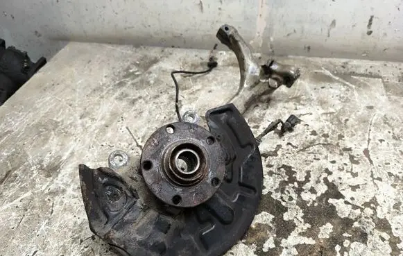 Audi A4 S4 B6 8E 8H Front wheel hub 