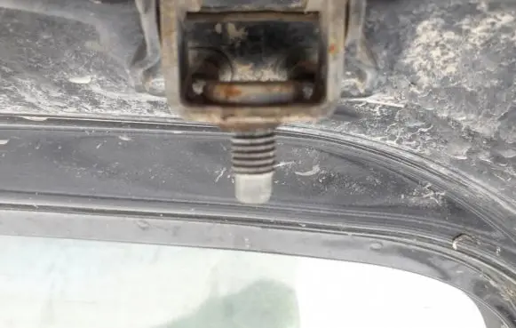 Mazda 2 Tailgate/trunk/boot hinge