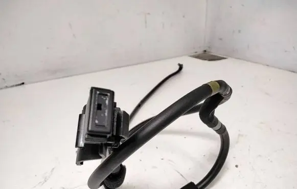 Lexus IS 220D-250-350 Windshield washer spray nozzle 