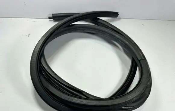 Volkswagen Multivan T5 Front door rubber seal 