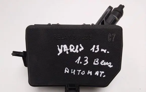Toyota Yaris Fuse box set 826620D141