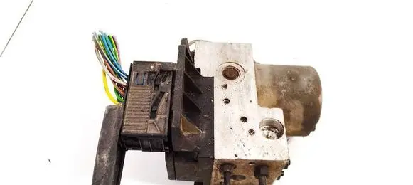 Audi A6 S6 C5 4B ABS Pump 8E0614111T