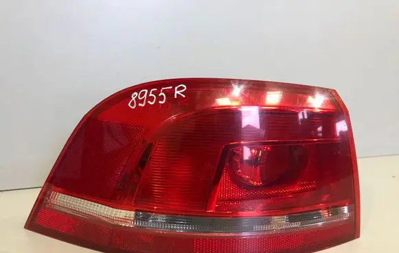 Volkswagen PASSAT B7 Rear/tail lights 3AF945095E