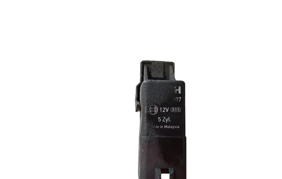 Volvo XC90 Glow plug pre-heat relay 0281003037