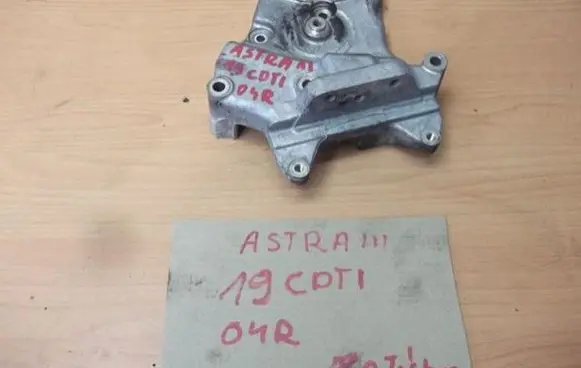 Opel Astra H Engine mounting bracket