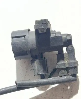 Ford Mondeo Mk III Valve vacuum F57E9J459